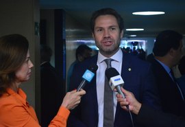 Pedro Vilela articula aprovação de PL que garante Piso da Enfermagem