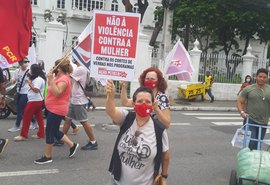 Mulheres se reúnem em ato pela igualdade de direitos e fim da violência