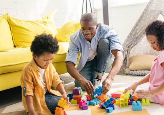 Dificuldades no ensino infantil em casa faz pais buscarem outras estratégias