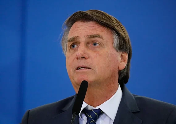 'Portaria sai neste mês': Bolsonaro promete rebaixar pandemia para endemia