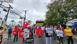 Vítimas da Braskem protestaram da Fernandes Lima até Assembleia Legislativa cobrando realocação imediata