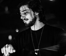 Sábado no 300 Sky Bar: Dorsa conduz a trilha sonora de uma noite acima de São Paulo