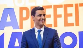 Entre 60 obras e um prazo final de 30 dias, JHC decide seu futuro