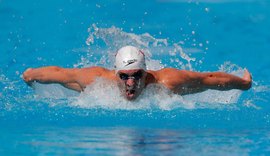 Nadador brasileiro é tricampeão mundial dos 50 metros borboleta