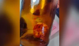 Homem diz ter encontrado um “dedo” dentro de cerveja: “Tinha até unha”