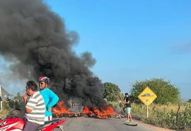 Moradores de Craíbas fecham rodovia contra ações de mineradora