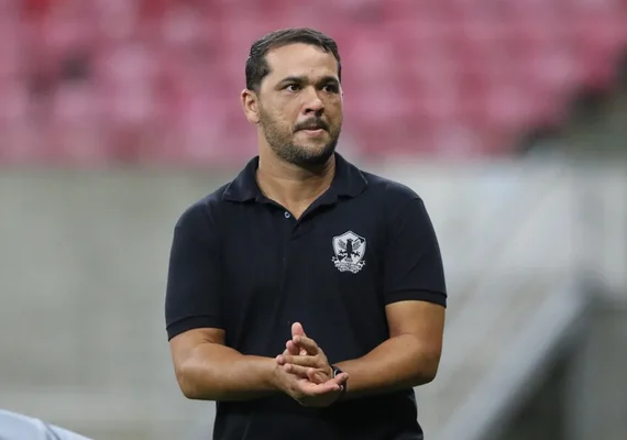 Ex-técnico do ASA surge como opção para o CSA