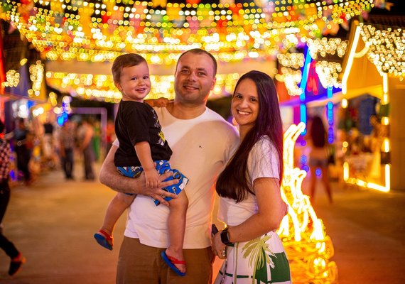 Vila Massayó encanta visitantes com show de luzes e reforço às tradições