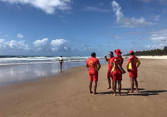 Corpo de Bombeiros registra dois afogamentos na Praia do Francês em duas horas