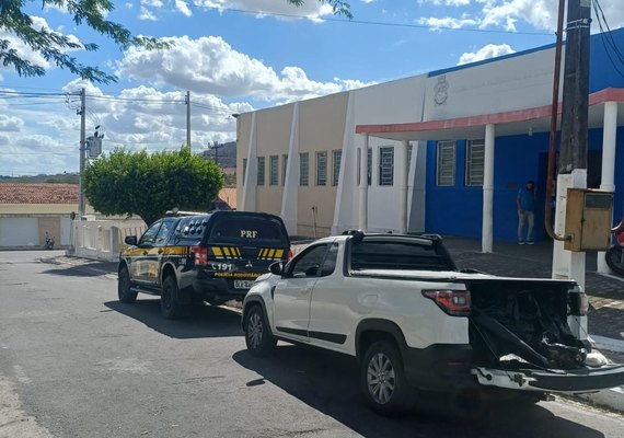 PRF apreende 420 kg de queijo sem nota fiscal em Santana do Ipanema