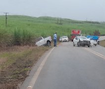Acidente frontal na BR-416 em Ibateguara deixa condutores feridos