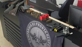 Polícia apreende arsenal de armas em fazenda no interior de Alagoas