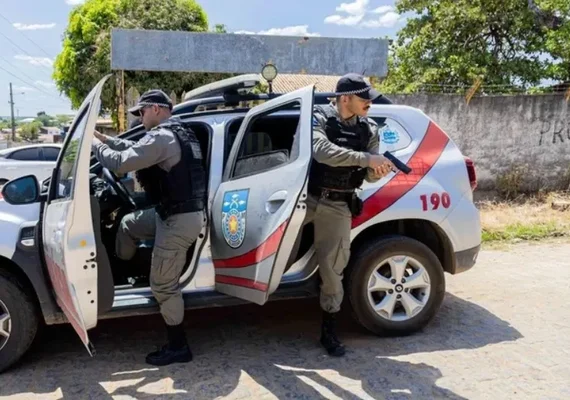 Mulher e criança fogem por janela para escapar de agressão em Maceió