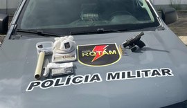 PM prende homem com cocaína e pistola em casa no Salvador Lyra, Maceió