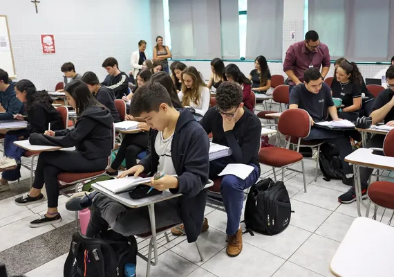 Enem 2025 tem 73% de presença no primeiro dia