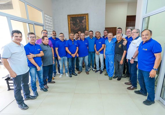 Governador visita Hospital Regional e garante repasse para manutenção de atendimentos