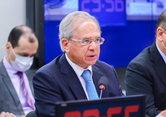 Governo reestima gastos com Auxílio Brasil para R$ 90,6 bilhões em 2022