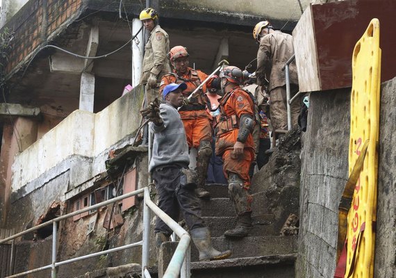 Aumenta o número de mortos em Petrópolis: agora são 58