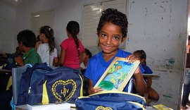 Campanha em prol da educação doa material escolar para crianças em AL
