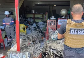 Operação prende donos de ferros-velhos em Maceió por receptação de fios furtados
