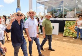 Dantas visita maior feira agropecuária de Sergipe e estreita parceria entre os estados