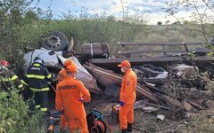 Corpo de Bombeiros Militar no local do acidente