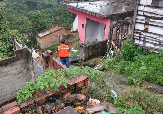 Por causa das chuvas, Defesa Civil monitora áreas de risco de Maceió