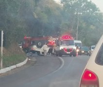 Colisão com caminhão deixa ferido preso às ferragens na BR-316, em Satuba