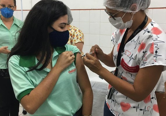Colaboradores da Pindorama recebem segunda dose de vacina contra Covid