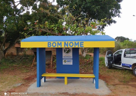 Prefeitura instala abrigos de ônibus em concreto na zona rural de Arapiraca