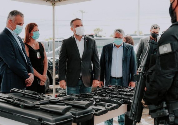 Governador entrega novas viaturas e armamentos à Segurança Pública