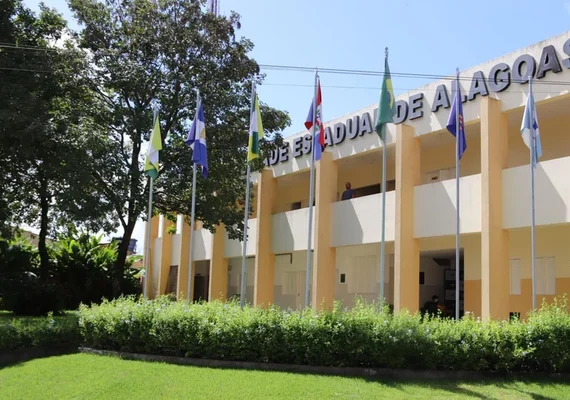 Governo de Alagoas oficializa comissão que organizará concurso da Uneal