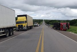 Acidente deixa dois mortos e seis feridos na BR-423
