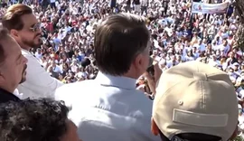 Vídeo: Bolsonaro reclama de 'L de Lula' feito por participantes da Marcha Para Jesus