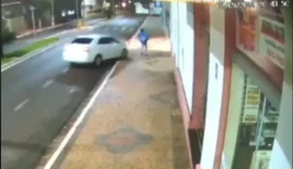 Vídeo: padre atropela e deixa em estado grave homem suspeito de furtar igreja