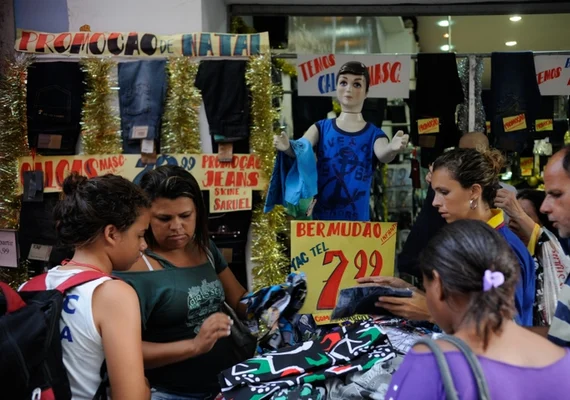Vendas no comércio sobem 0,6% de agosto para setembro, diz IBGE