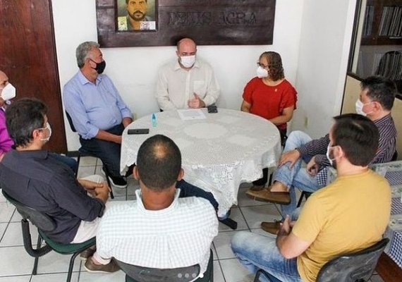 Paulão assina convênio para compra de equipamentos do curso de comunicação da UFAL