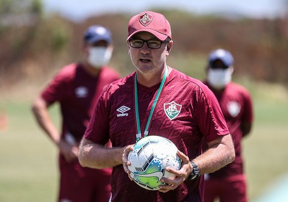 Fluminense abre conversas para renovação com Odair Hellmann