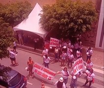 Trabalhadores da cultura em Maceió exigem melhorias em protesto na Prefeitura