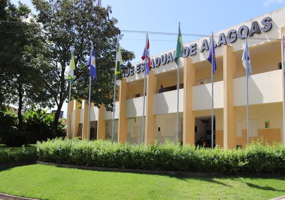 Uneal abre seleção para portadores de diploma com ingresso em 2026