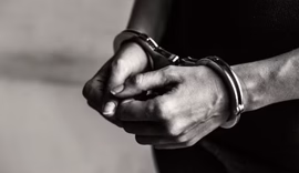 Homem é condenado a mais de 40 anos de prisão por matar duas pessoas em bar