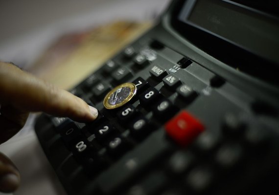 Inflação oficial recua para 3,81% em 12 meses, com alta de 0,7% em fevereiro