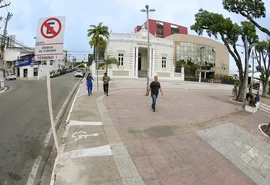 Praça Deodoro passa a ter ponto de parada para ônibus escolares e de turismo