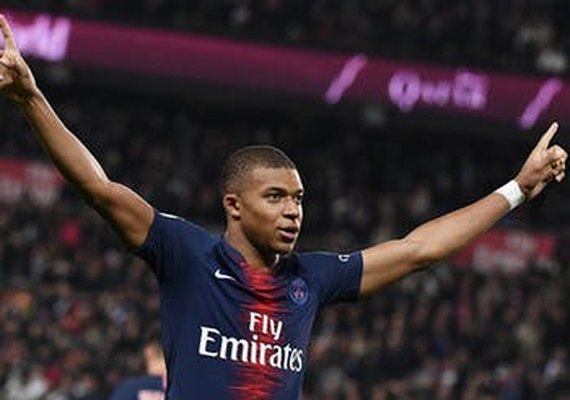 Autor de quatro gols, Mbappé ganha elogios de Neymar