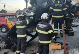Carro capota e deixa 4 feridos no Barro Duro, em Maceió