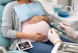 Mês da Mulher: dentista alerta sobre saúde hormonal e bucal feminina