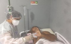 Paciente interage com familiares através de videochamada - Foto: Divulgação 