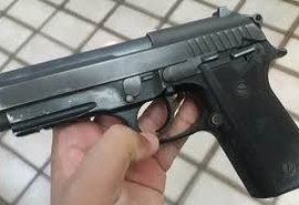 Homem é preso com pistola após atirar em desafeto