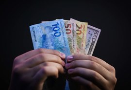 Auxílio Emergencial que antes comprava cesta básica hoje só consegue comprar 23%