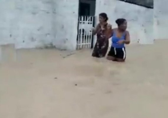 Moradores de Riacho Doce ficam ilhados após chuvas desta segunda-feira (30)
